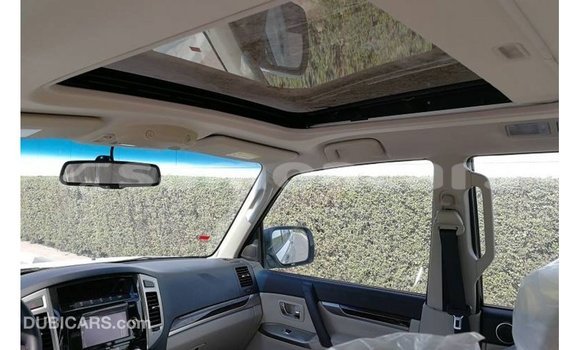 Acheter Import Voiture Mitsubishi Pajero Blanc à Import - Dubai, A'ana Acheter Import Voiture Mitsubishi Pajero Blanc à Import - Dubai, A'ana