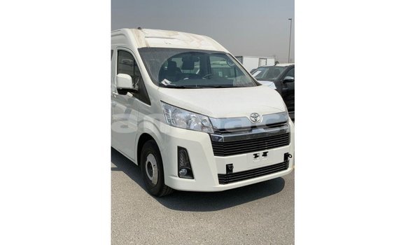 Acheter Import Voiture Toyota Hiace Blanc à Import - Dubai, A'ana Acheter Import Voiture Toyota Hiace Blanc à Import - Dubai, A'ana