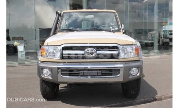 Acheter Import Voiture Toyota Land Cruiser Beige à Import - Dubai, A'ana Acheter Import Voiture Toyota Land Cruiser Beige à Import - Dubai, A'ana