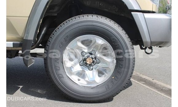 Acheter Import Voiture Toyota Land Cruiser Beige à Import - Dubai, A'ana Acheter Import Voiture Toyota Land Cruiser Beige à Import - Dubai, A'ana