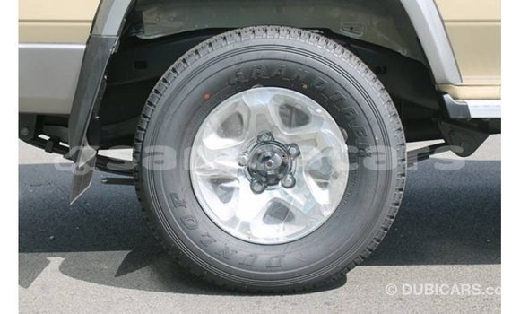 Acheter Import Voiture Toyota Land Cruiser Beige à Import - Dubai, A'ana Acheter Import Voiture Toyota Land Cruiser Beige à Import - Dubai, A'ana