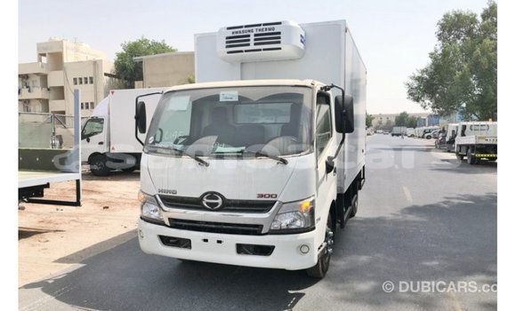 Acheter Import Utilitaire Hino 300 Series Blanc à Import - Dubai, A'ana Acheter Import Utilitaire Hino 300 Series Blanc à Import - Dubai, A'ana