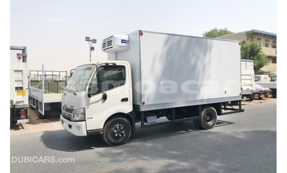 Acheter Import Utilitaire Hino 300 Series Blanc à Import - Dubai, A'ana Acheter Import Utilitaire Hino 300 Series Blanc à Import - Dubai, A'ana