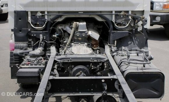 Acheter Import Voiture Mitsubishi Carisma Blanc à Import - Dubai, A'ana Acheter Import Voiture Mitsubishi Carisma Blanc à Import - Dubai, A'ana