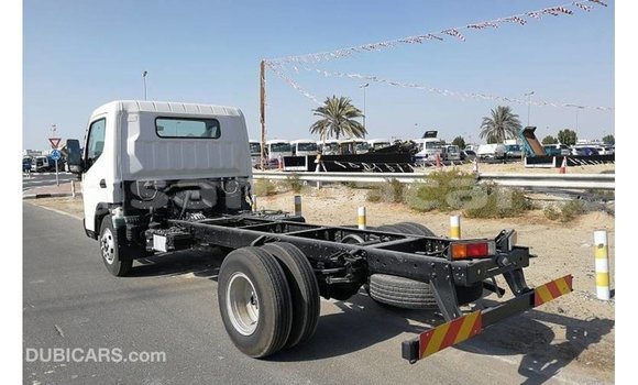 Acheter Import Voiture Mitsubishi Carisma Blanc à Import - Dubai, A'ana Acheter Import Voiture Mitsubishi Carisma Blanc à Import - Dubai, A'ana