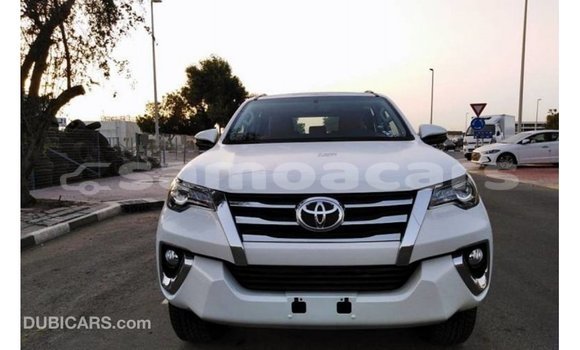 Acheter Import Voiture Toyota Fortuner Blanc à Import - Dubai, A'ana Acheter Import Voiture Toyota Fortuner Blanc à Import - Dubai, A'ana