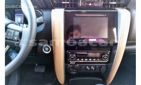 Acheter Import Voiture Toyota Fortuner Blanc à Import - Dubai, A'ana Acheter Import Voiture Toyota Fortuner Blanc à Import - Dubai, A'ana