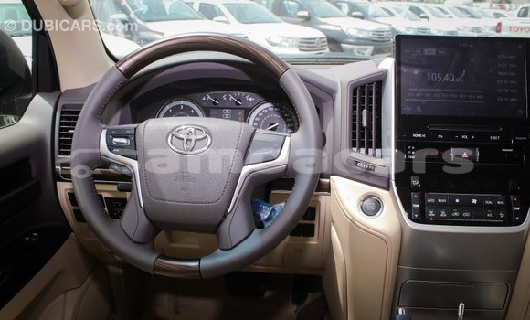 Acheter Import Voiture Toyota Land Cruiser Noir à Import - Dubai, A'ana Acheter Import Voiture Toyota Land Cruiser Noir à Import - Dubai, A'ana