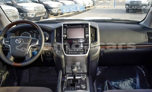 Buy Import Toyota Land Cruiser White Car in Import - Dubai in A'ana Buy Import Toyota Land Cruiser White Car in Import - Dubai in A'ana