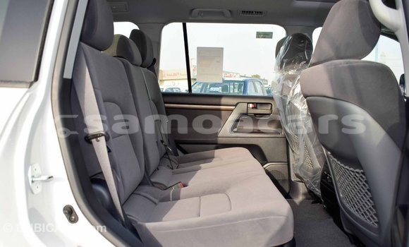 Buy Import Toyota Land Cruiser White Car in Import - Dubai in A'ana Buy Import Toyota Land Cruiser White Car in Import - Dubai in A'ana