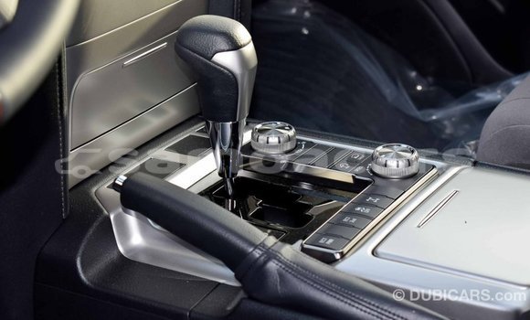 Buy Import Toyota Land Cruiser White Car in Import - Dubai in A'ana Buy Import Toyota Land Cruiser White Car in Import - Dubai in A'ana