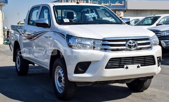 Acheter Import Voiture Toyota Hilux Blanc à Import - Dubai, A'ana Acheter Import Voiture Toyota Hilux Blanc à Import - Dubai, A'ana
