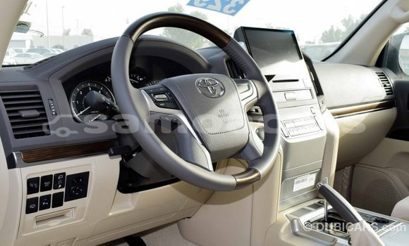 Buy Import Toyota Land Cruiser White Car in Import - Dubai in A'ana Buy Import Toyota Land Cruiser White Car in Import - Dubai in A'ana
