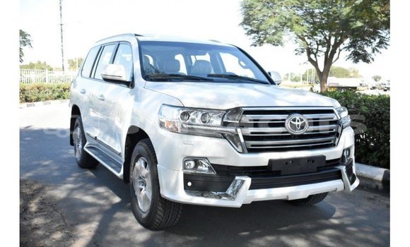 Buy Import Toyota Land Cruiser White Car in Import - Dubai in A'ana Buy Import Toyota Land Cruiser White Car in Import - Dubai in A'ana