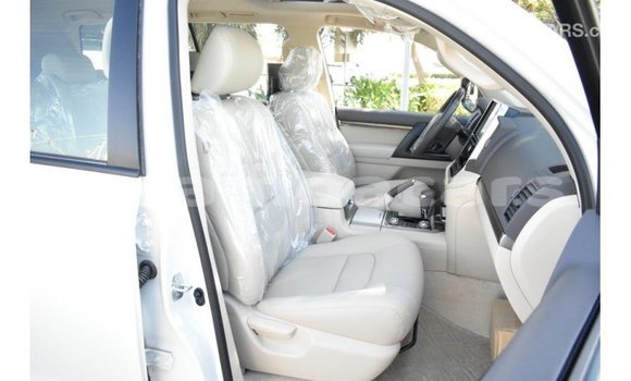 Buy Import Toyota Land Cruiser White Car in Import - Dubai in A'ana Buy Import Toyota Land Cruiser White Car in Import - Dubai in A'ana