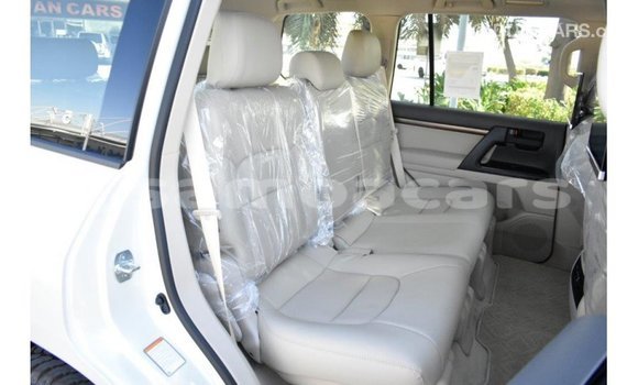 Buy Import Toyota Land Cruiser White Car in Import - Dubai in A'ana Buy Import Toyota Land Cruiser White Car in Import - Dubai in A'ana