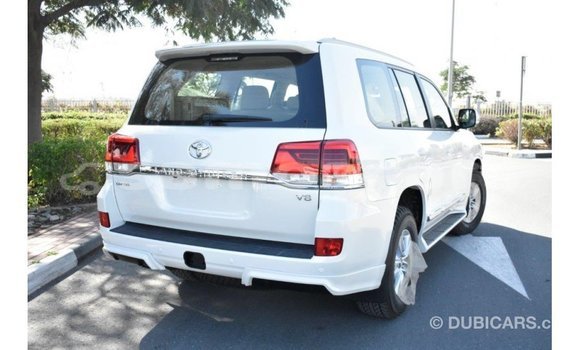 Buy Import Toyota Land Cruiser White Car in Import - Dubai in A'ana Buy Import Toyota Land Cruiser White Car in Import - Dubai in A'ana