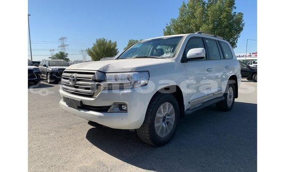 Buy Import Toyota Land Cruiser White Car in Import - Dubai in A'ana Buy Import Toyota Land Cruiser White Car in Import - Dubai in A'ana