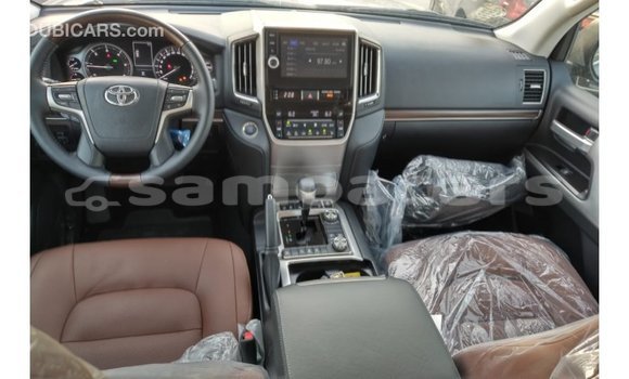 Buy Import Toyota Land Cruiser White Car in Import - Dubai in A'ana Buy Import Toyota Land Cruiser White Car in Import - Dubai in A'ana