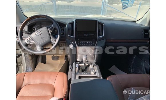 Buy Import Toyota Land Cruiser White Car in Import - Dubai in A'ana Buy Import Toyota Land Cruiser White Car in Import - Dubai in A'ana
