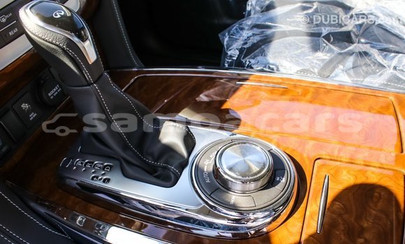 Acheter Import Voiture Infiniti Q Blanc à Import - Dubai, A'ana Acheter Import Voiture Infiniti Q Blanc à Import - Dubai, A'ana