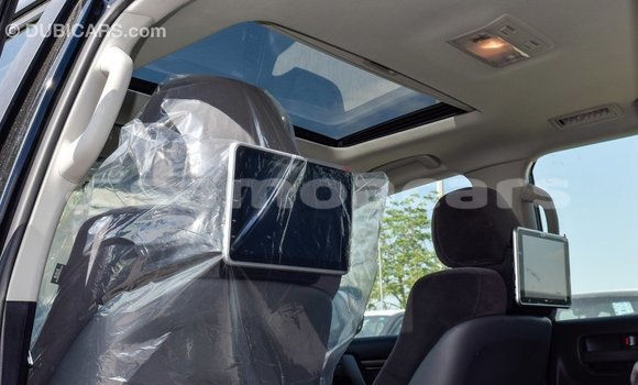 Acheter Import Voiture Toyota Land Cruiser Noir à Import - Dubai, A'ana Acheter Import Voiture Toyota Land Cruiser Noir à Import - Dubai, A'ana