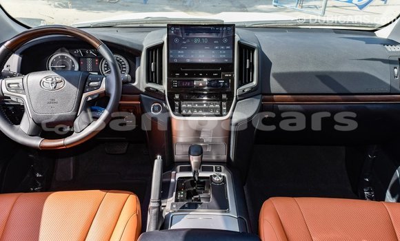 Buy Import Toyota Land Cruiser White Car in Import - Dubai in A'ana Buy Import Toyota Land Cruiser White Car in Import - Dubai in A'ana