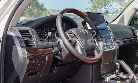 Buy Import Toyota Land Cruiser White Car in Import - Dubai in A'ana Buy Import Toyota Land Cruiser White Car in Import - Dubai in A'ana