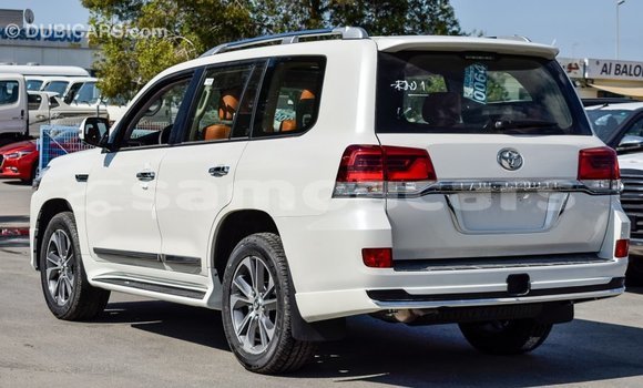 Buy Import Toyota Land Cruiser White Car in Import - Dubai in A'ana Buy Import Toyota Land Cruiser White Car in Import - Dubai in A'ana