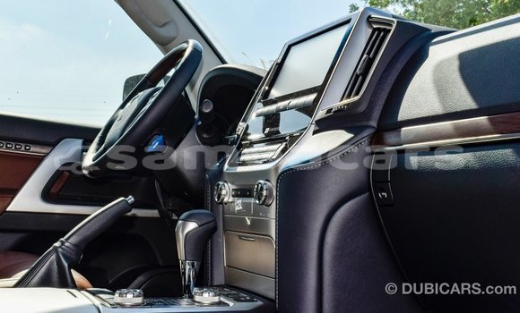 Acheter Import Voiture Toyota Land Cruiser Noir à Import - Dubai, A'ana Acheter Import Voiture Toyota Land Cruiser Noir à Import - Dubai, A'ana