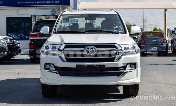Acheter Import Voiture Toyota Land Cruiser Blanc à Import - Dubai, A'ana Acheter Import Voiture Toyota Land Cruiser Blanc à Import - Dubai, A'ana