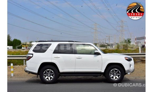 Acheter Import Voiture Toyota 4Runner Blanc à Import - Dubai, A'ana Acheter Import Voiture Toyota 4Runner Blanc à Import - Dubai, A'ana