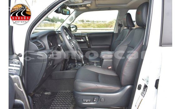 Acheter Import Voiture Toyota 4Runner Blanc à Import - Dubai, A'ana Acheter Import Voiture Toyota 4Runner Blanc à Import - Dubai, A'ana