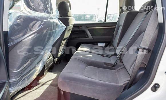 Acheter Import Voiture Toyota Land Cruiser Blanc à Import - Dubai, A'ana Acheter Import Voiture Toyota Land Cruiser Blanc à Import - Dubai, A'ana