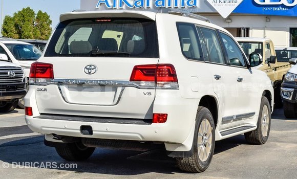 Acheter Import Voiture Toyota Land Cruiser Blanc à Import - Dubai, A'ana Acheter Import Voiture Toyota Land Cruiser Blanc à Import - Dubai, A'ana