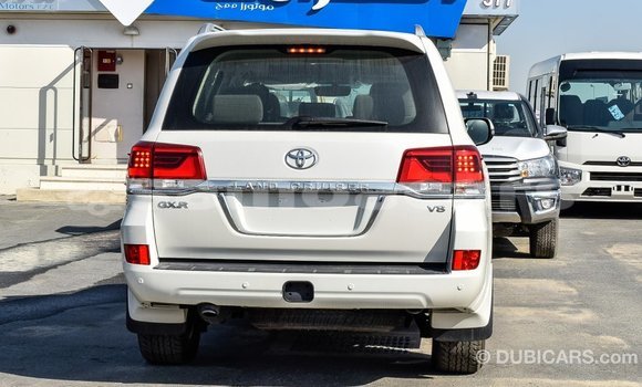 Acheter Import Voiture Toyota Land Cruiser Blanc à Import - Dubai, A'ana Acheter Import Voiture Toyota Land Cruiser Blanc à Import - Dubai, A'ana