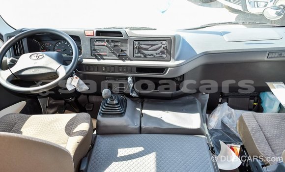 Acheter Import Voiture Toyota Coaster Blanc à Import - Dubai, A'ana Acheter Import Voiture Toyota Coaster Blanc à Import - Dubai, A'ana