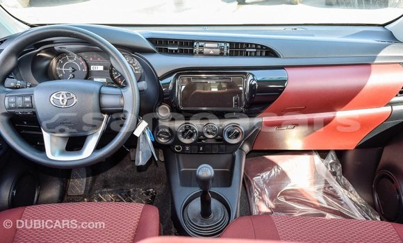 Acheter Import Voiture Toyota Hilux Blanc à Import - Dubai, A'ana Acheter Import Voiture Toyota Hilux Blanc à Import - Dubai, A'ana