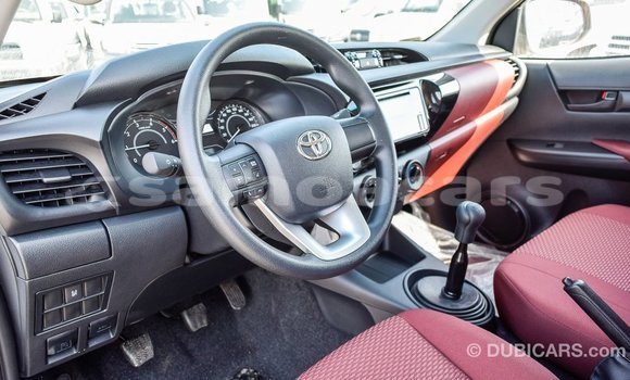 Acheter Import Voiture Toyota Hilux Blanc à Import - Dubai, A'ana Acheter Import Voiture Toyota Hilux Blanc à Import - Dubai, A'ana