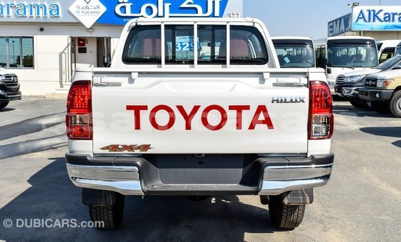 Acheter Import Voiture Toyota Hilux Blanc à Import - Dubai, A'ana Acheter Import Voiture Toyota Hilux Blanc à Import - Dubai, A'ana