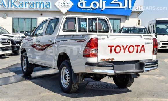 Acheter Import Voiture Toyota Hilux Blanc à Import - Dubai, A'ana Acheter Import Voiture Toyota Hilux Blanc à Import - Dubai, A'ana