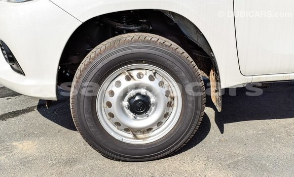 Acheter Import Voiture Toyota Hilux Blanc à Import - Dubai, A'ana Acheter Import Voiture Toyota Hilux Blanc à Import - Dubai, A'ana