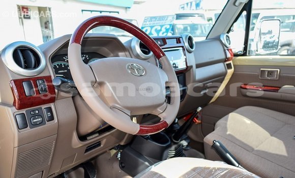 Acheter Import Voiture Toyota Land Cruiser Beige à Import - Dubai, A'ana Acheter Import Voiture Toyota Land Cruiser Beige à Import - Dubai, A'ana