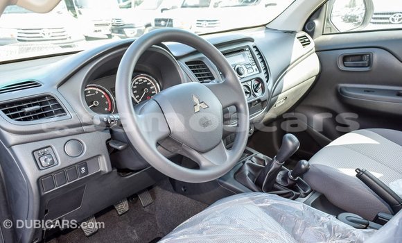 Acheter Import Voiture Mitsubishi L200 Blanc à Import - Dubai, A'ana Acheter Import Voiture Mitsubishi L200 Blanc à Import - Dubai, A'ana