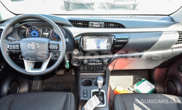 Acheter Import Voiture Toyota Hilux Noir à Import - Dubai, A'ana Acheter Import Voiture Toyota Hilux Noir à Import - Dubai, A'ana