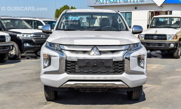 Acheter Import Voiture Mitsubishi L200 Blanc à Import - Dubai, A'ana Acheter Import Voiture Mitsubishi L200 Blanc à Import - Dubai, A'ana