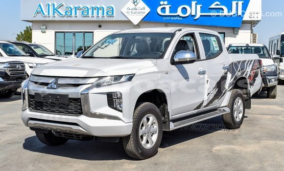 Acheter Import Voiture Mitsubishi L200 Blanc à Import - Dubai, A'ana Acheter Import Voiture Mitsubishi L200 Blanc à Import - Dubai, A'ana