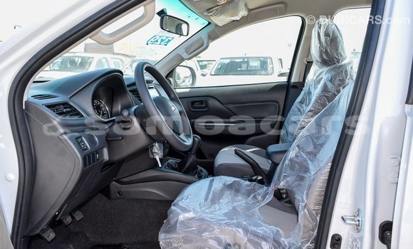 Acheter Import Voiture Mitsubishi L200 Blanc à Import - Dubai, A'ana Acheter Import Voiture Mitsubishi L200 Blanc à Import - Dubai, A'ana