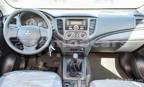 Acheter Import Voiture Mitsubishi L200 Blanc à Import - Dubai, A'ana Acheter Import Voiture Mitsubishi L200 Blanc à Import - Dubai, A'ana