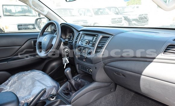 Acheter Import Voiture Mitsubishi L200 Blanc à Import - Dubai, A'ana Acheter Import Voiture Mitsubishi L200 Blanc à Import - Dubai, A'ana